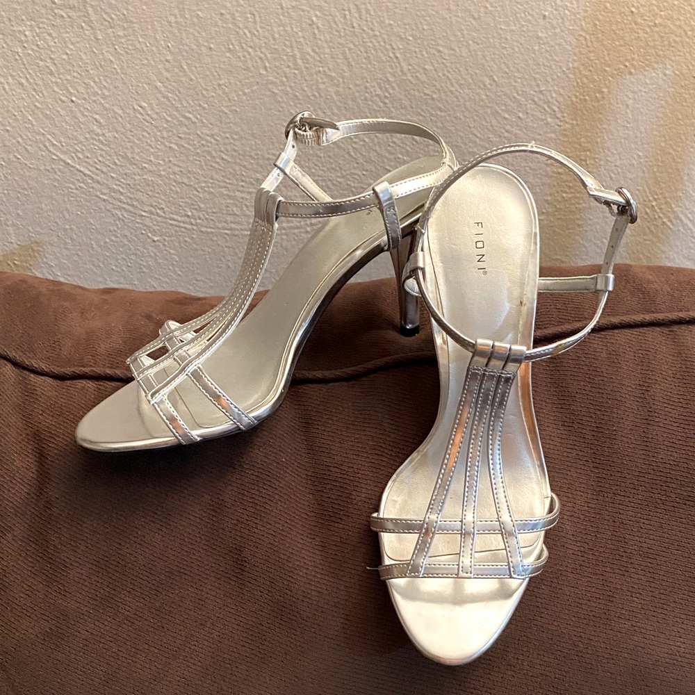 FIONI Clothing Metallic Silver Strappy Heels